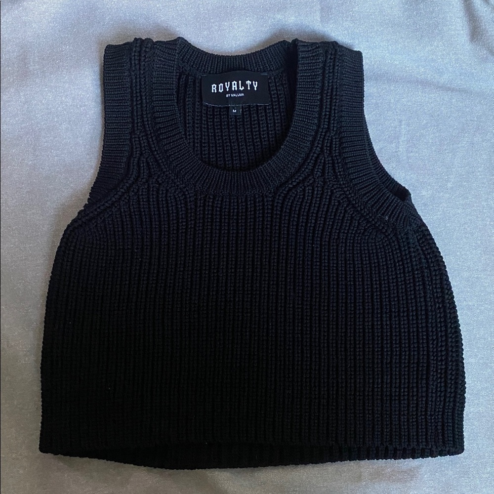 NWOT Royalty By Maluma Cropped Black Sweater
Tank Top size M